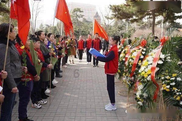 救援年轻女歌手